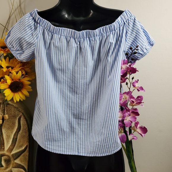 Striped Tie-front off-shoulder top - Picture 3 of 4